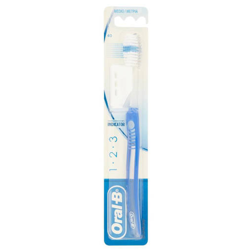Oral B Spazzolino Indicator 40 Medio con Coprisetole